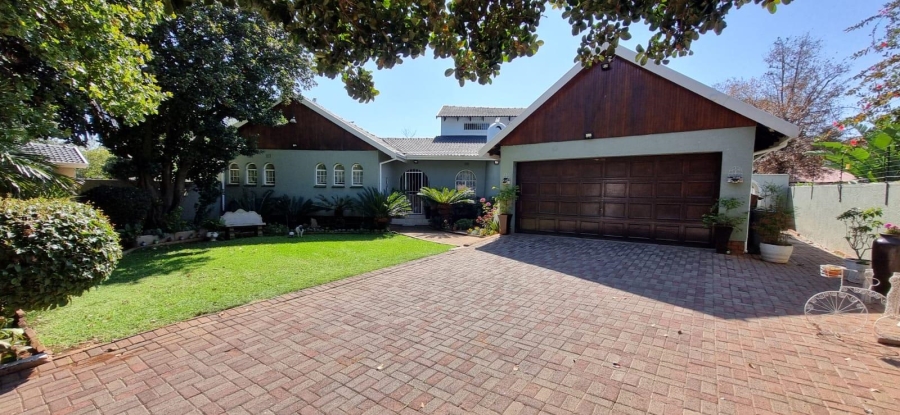 5 Bedroom Property for Sale in Wierda Park Gauteng