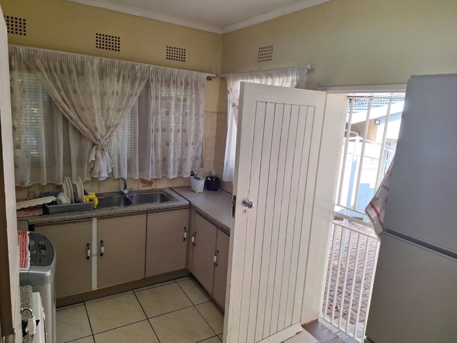 5 Bedroom Property for Sale in Wierda Park Gauteng