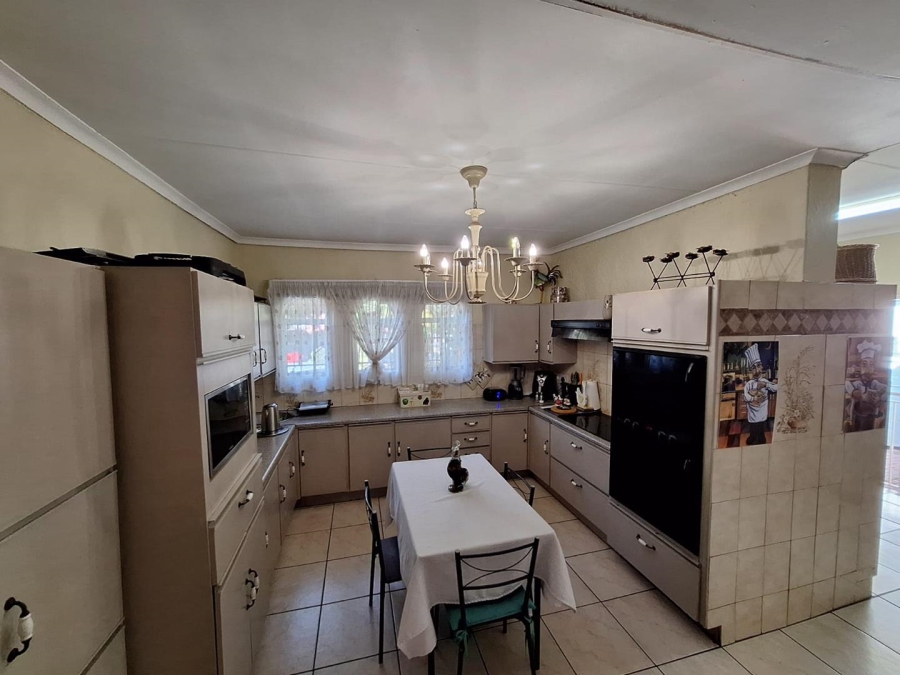 5 Bedroom Property for Sale in Wierda Park Gauteng