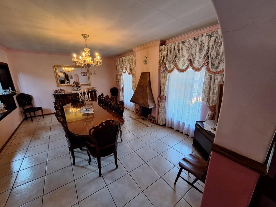 5 Bedroom Property for Sale in Wierda Park Gauteng