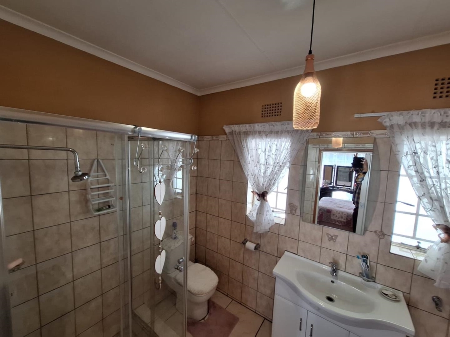 5 Bedroom Property for Sale in Wierda Park Gauteng