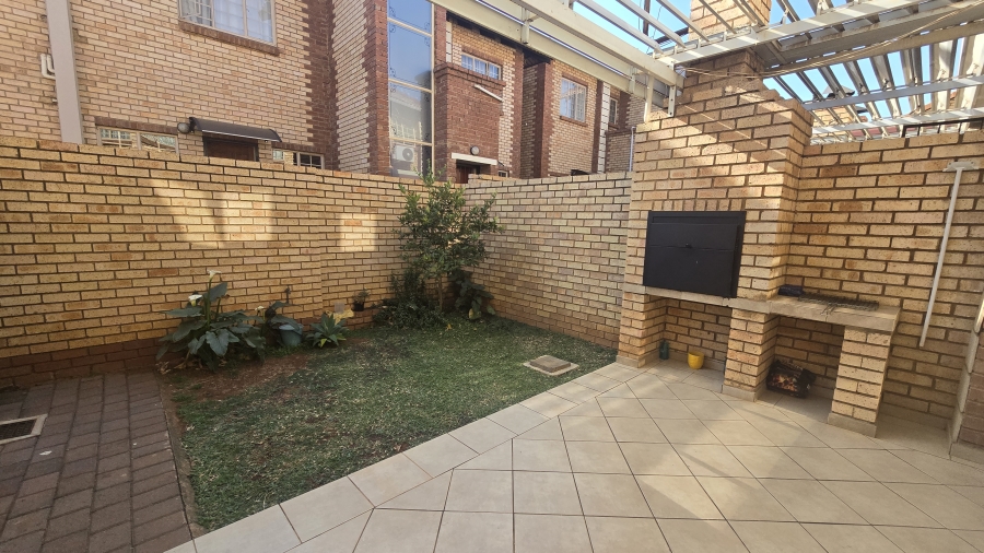 3 Bedroom Property for Sale in The Wilds Gauteng