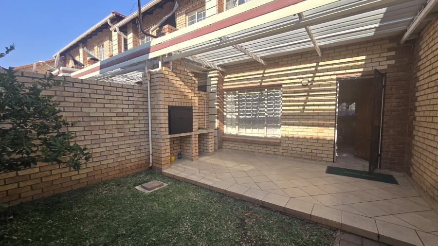 3 Bedroom Property for Sale in The Wilds Gauteng