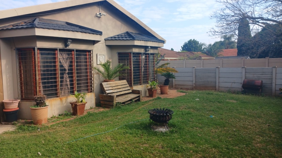 8 Bedroom Property for Sale in Villieria Gauteng