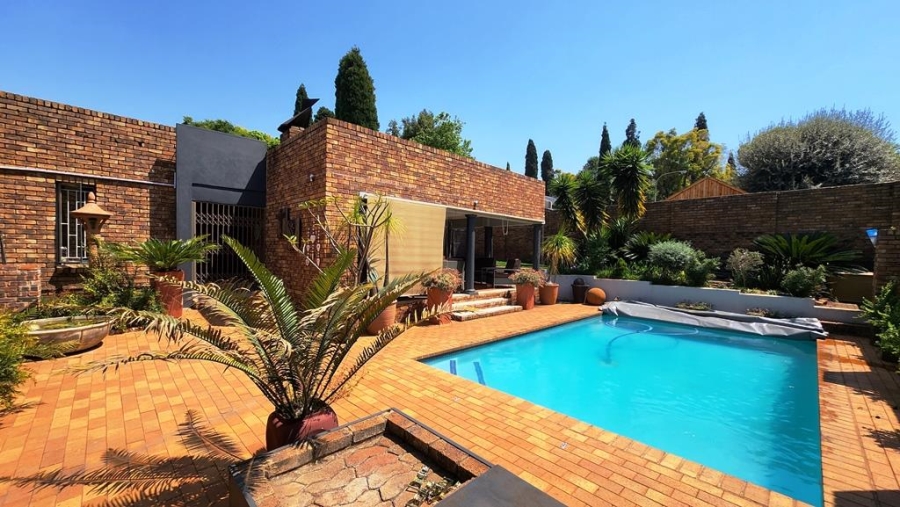 4 Bedroom Property for Sale in Eldoraigne Gauteng