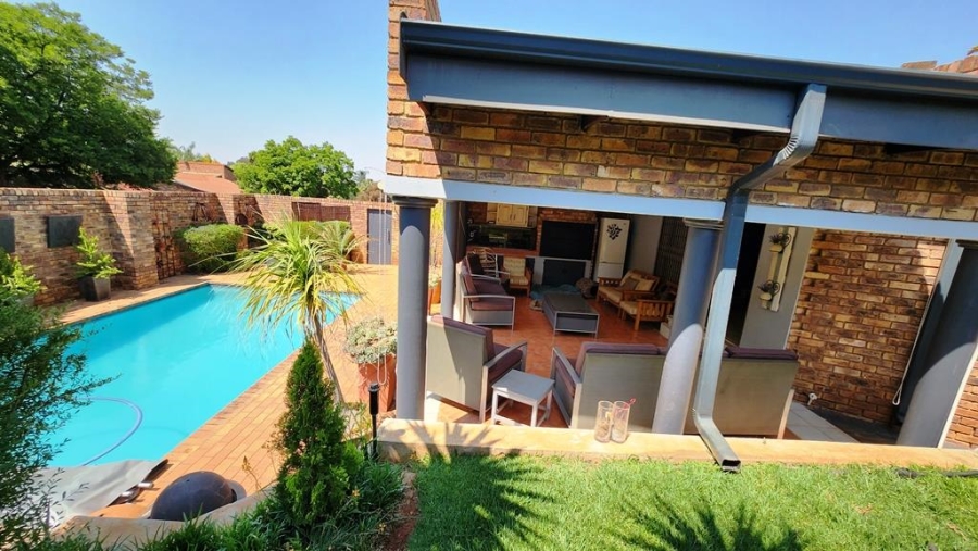 4 Bedroom Property for Sale in Eldoraigne Gauteng