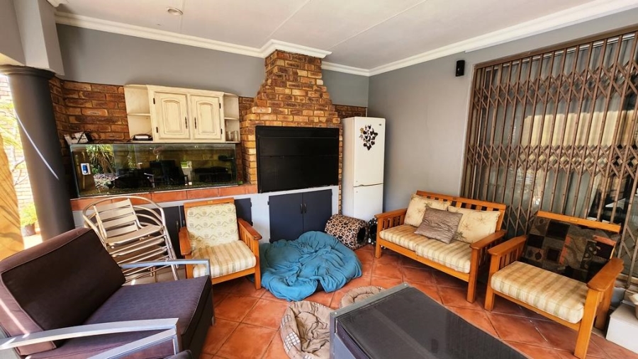 4 Bedroom Property for Sale in Eldoraigne Gauteng