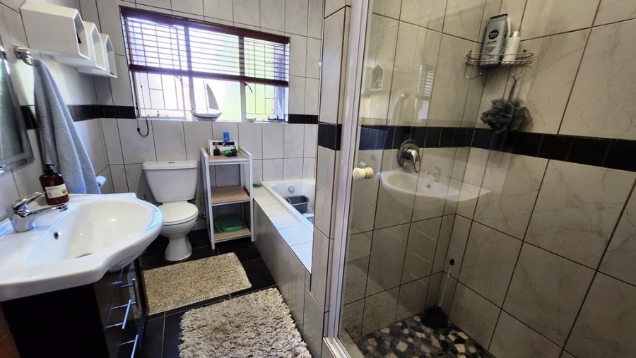 4 Bedroom Property for Sale in Eldoraigne Gauteng