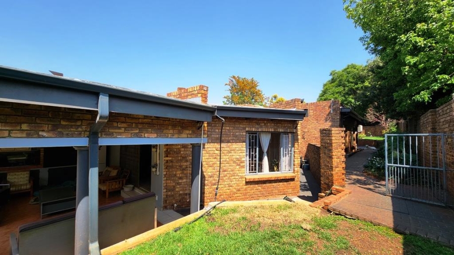 4 Bedroom Property for Sale in Eldoraigne Gauteng