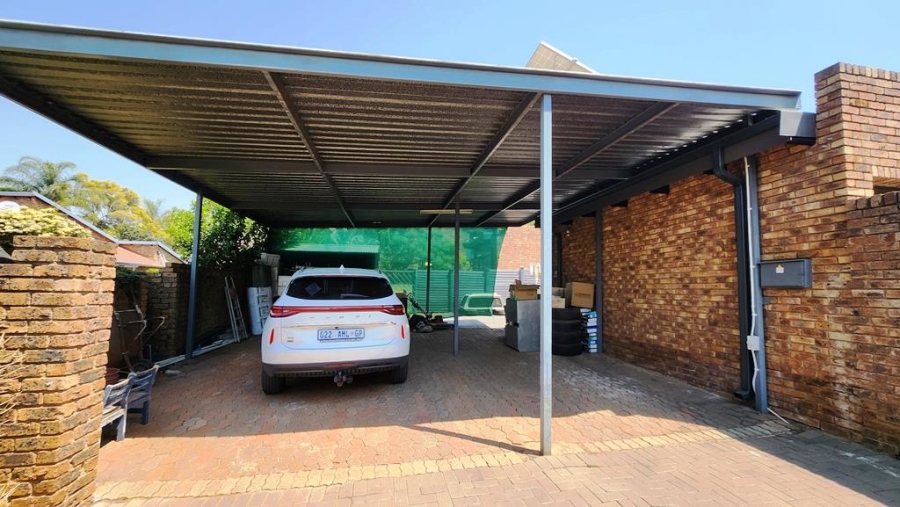 4 Bedroom Property for Sale in Eldoraigne Gauteng