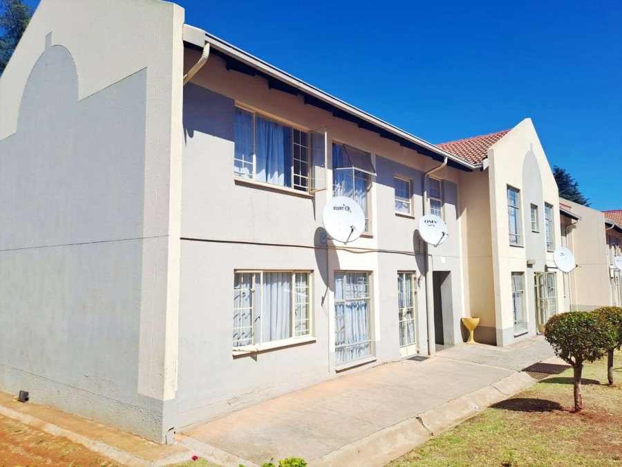 3 Bedroom Property for Sale in Die Hoewes Gauteng