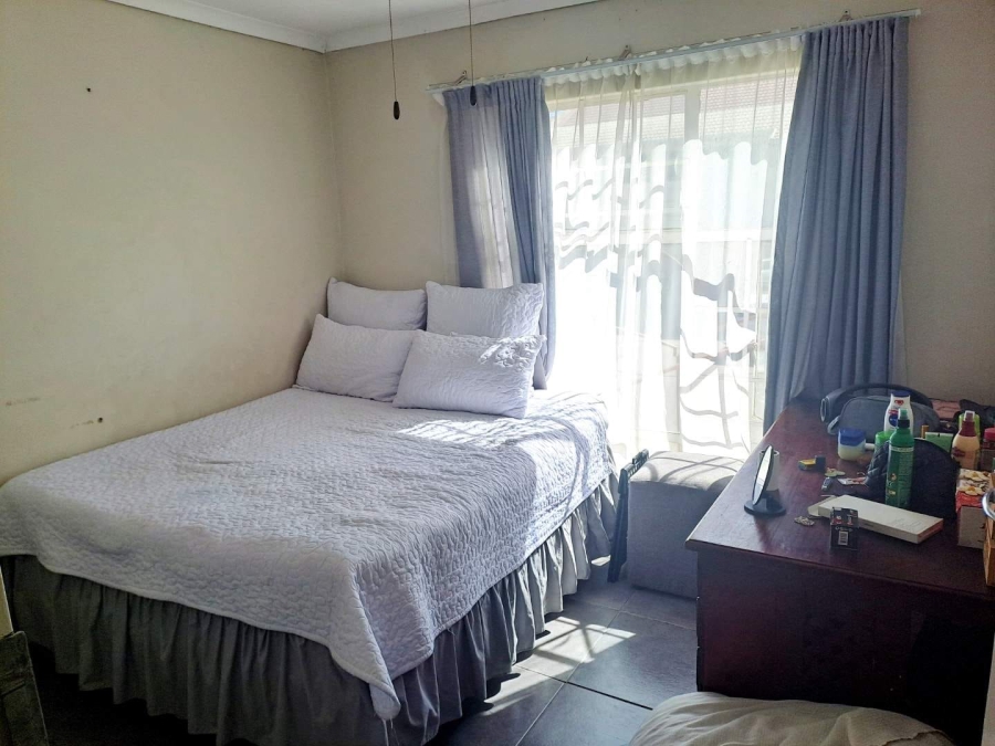 3 Bedroom Property for Sale in Die Hoewes Gauteng