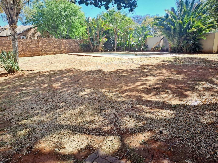3 Bedroom Property for Sale in Die Hoewes Gauteng