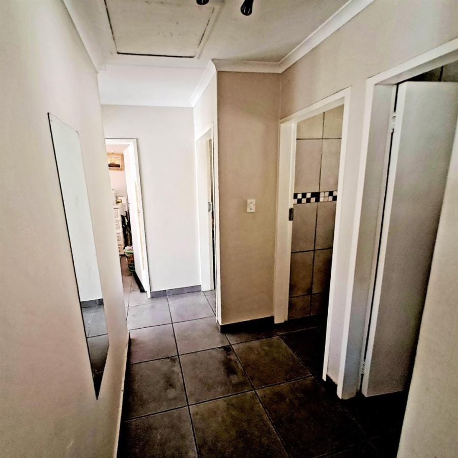 3 Bedroom Property for Sale in Die Hoewes Gauteng