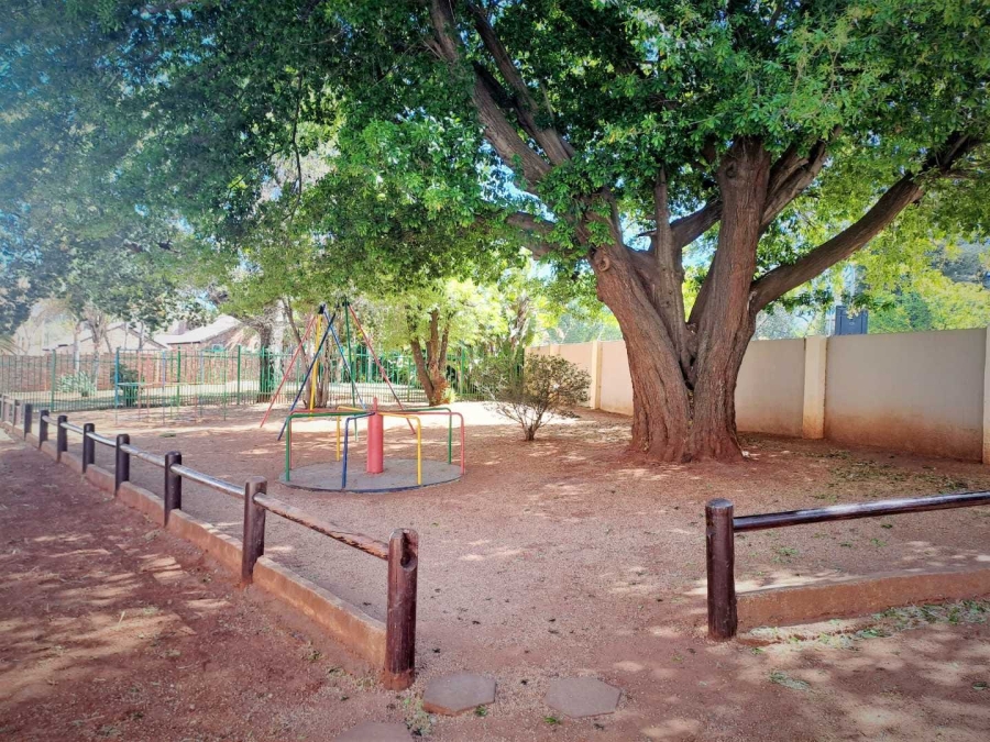3 Bedroom Property for Sale in Die Hoewes Gauteng