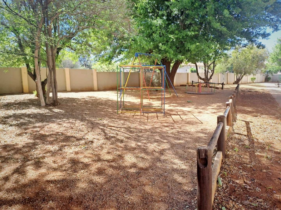 3 Bedroom Property for Sale in Die Hoewes Gauteng