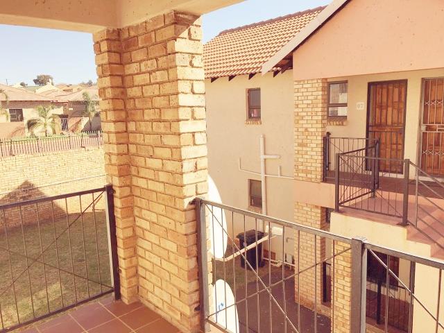 To Let 3 Bedroom Property for Rent in Groblerpark Gauteng