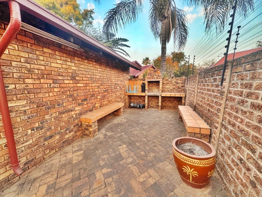 2 Bedroom Property for Sale in Highveld Gauteng