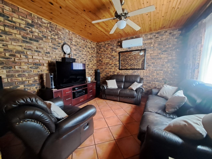 3 Bedroom Property for Sale in Falcon Ridge Gauteng