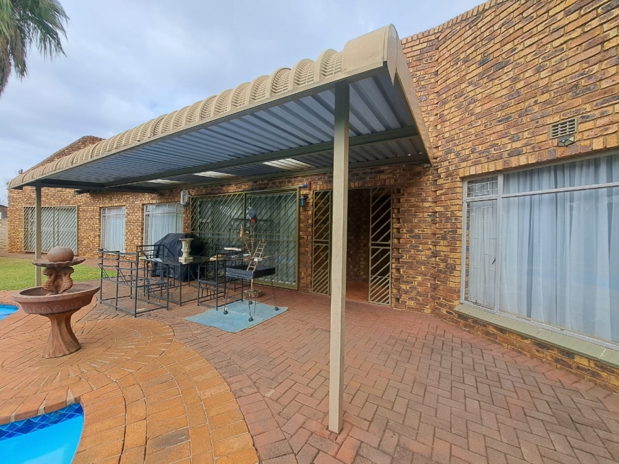 3 Bedroom Property for Sale in Falcon Ridge Gauteng