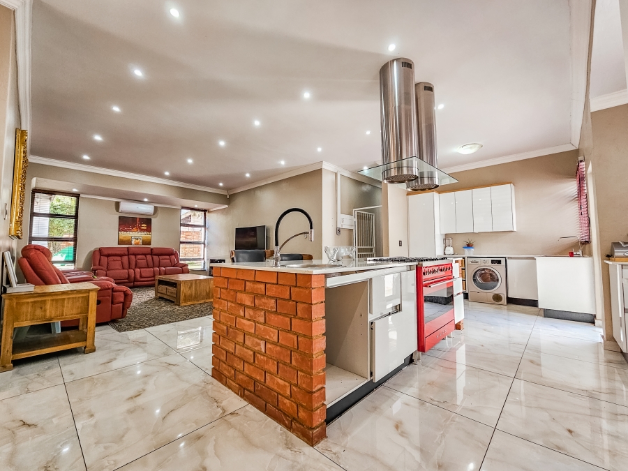 4 Bedroom Property for Sale in Faerie Glen Gauteng