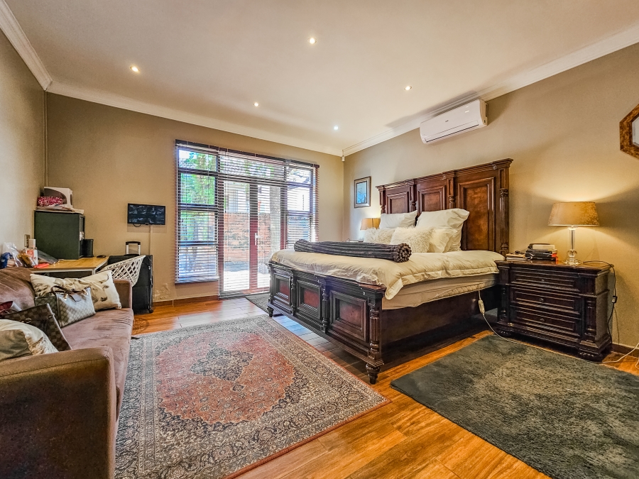 4 Bedroom Property for Sale in Faerie Glen Gauteng