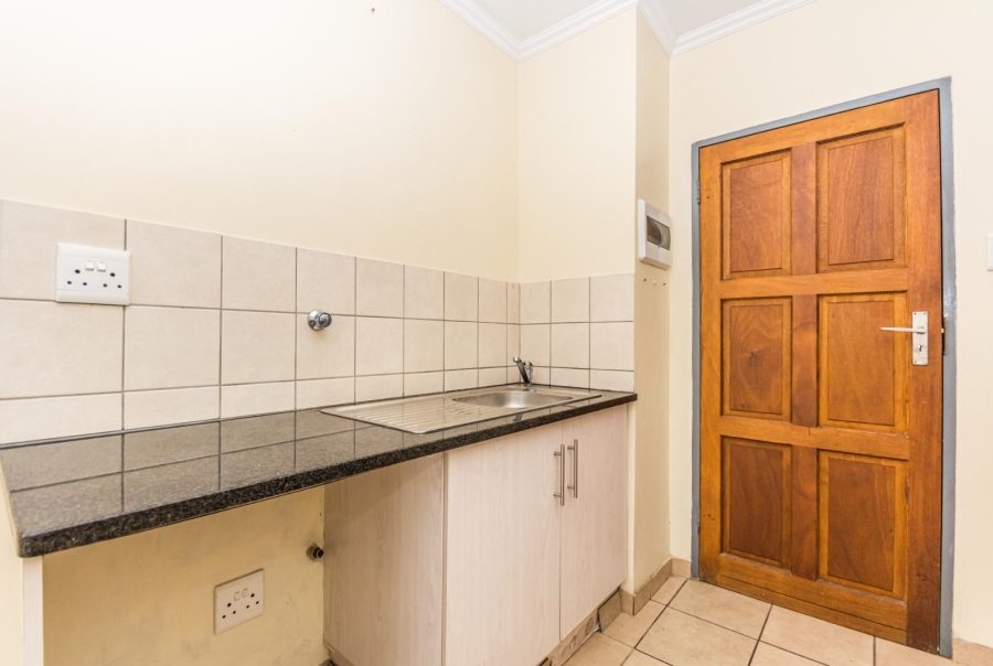 1 Bedroom Property for Sale in Noordwyk Gauteng