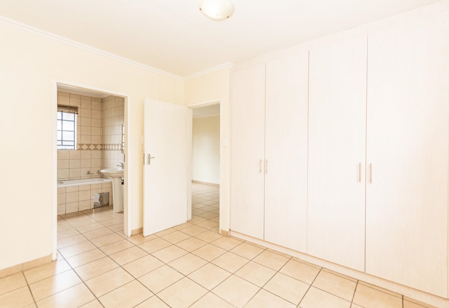 1 Bedroom Property for Sale in Noordwyk Gauteng