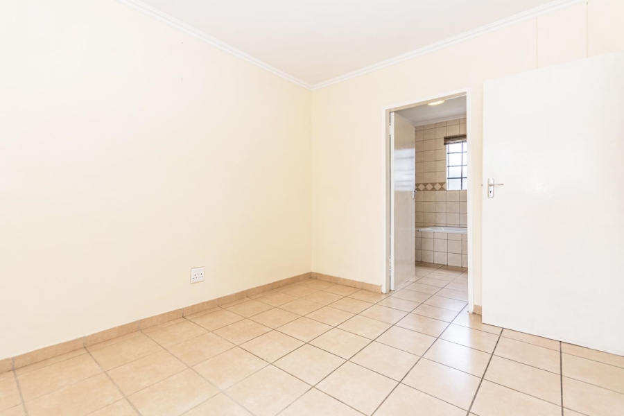 1 Bedroom Property for Sale in Noordwyk Gauteng