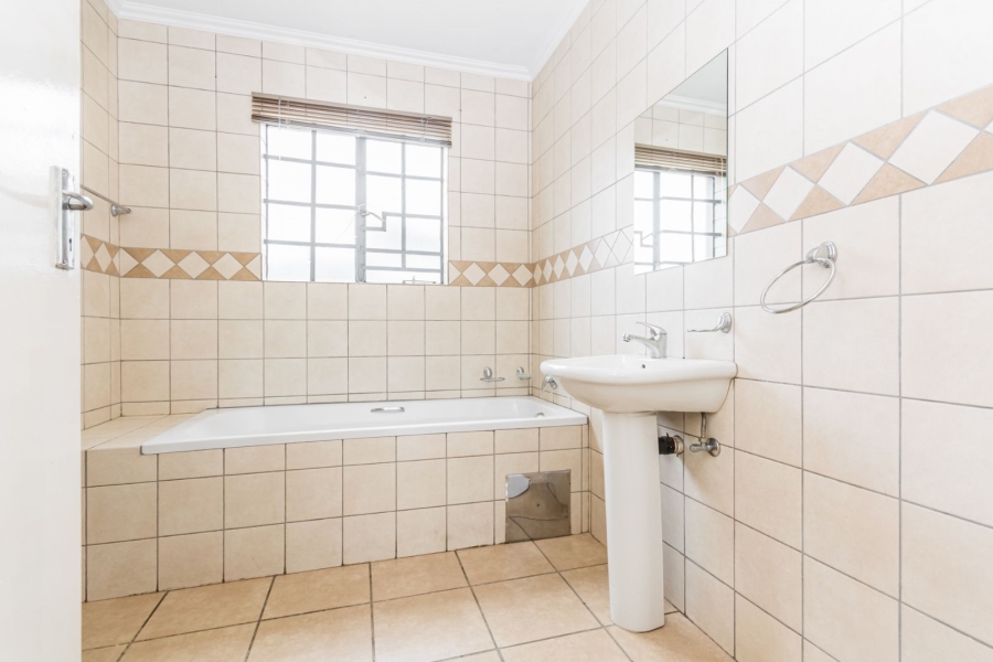 1 Bedroom Property for Sale in Noordwyk Gauteng