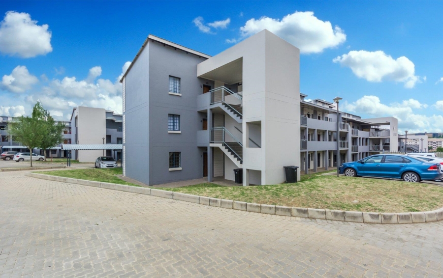 1 Bedroom Property for Sale in Noordwyk Gauteng