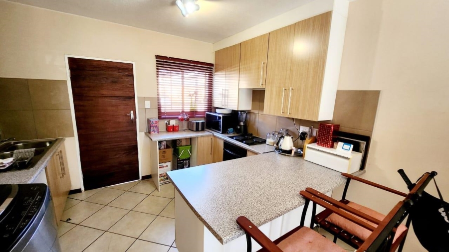 2 Bedroom Property for Sale in Monavoni Gauteng