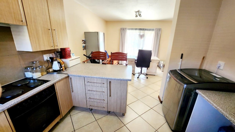 2 Bedroom Property for Sale in Monavoni Gauteng