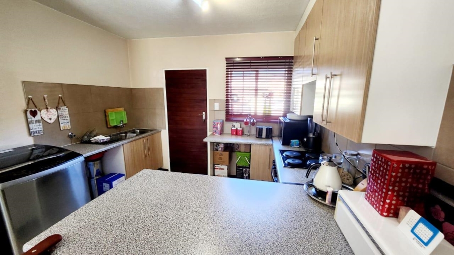 2 Bedroom Property for Sale in Monavoni Gauteng