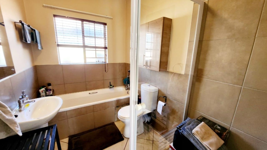 2 Bedroom Property for Sale in Monavoni Gauteng