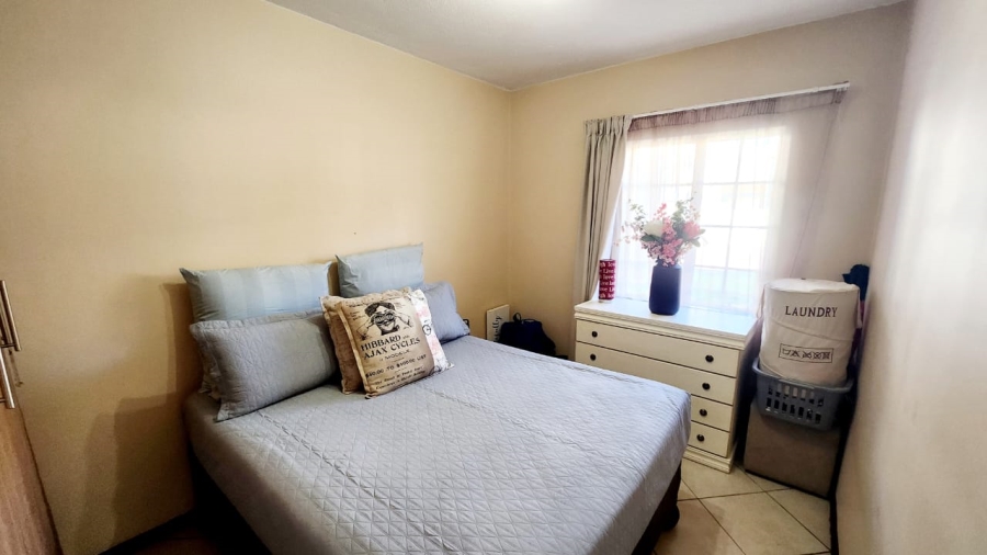 2 Bedroom Property for Sale in Monavoni Gauteng