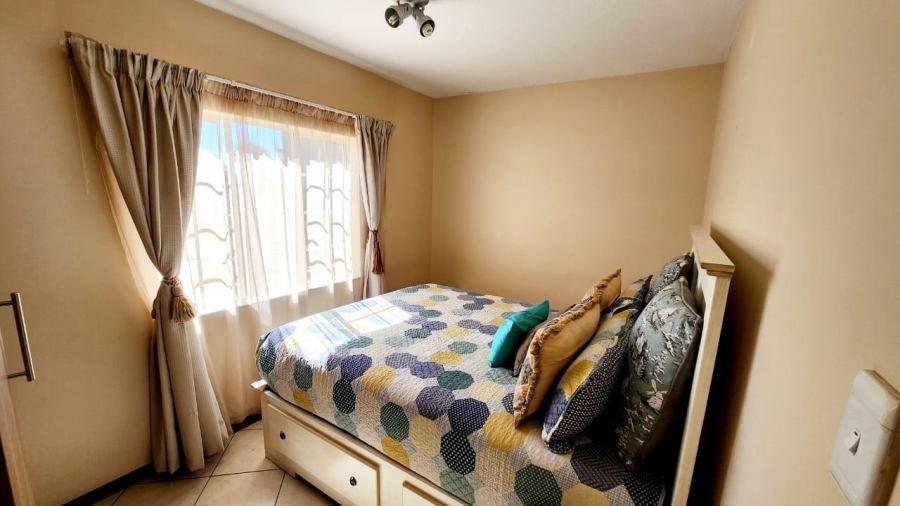 2 Bedroom Property for Sale in Monavoni Gauteng