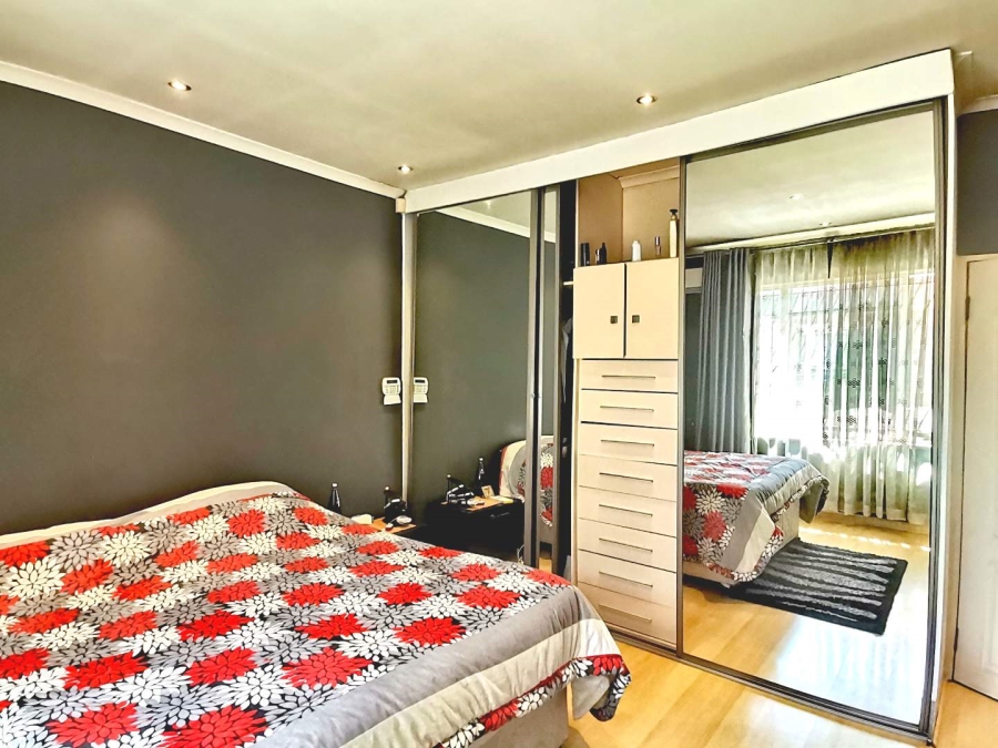 4 Bedroom Property for Sale in Bezuidenhout Valley Gauteng