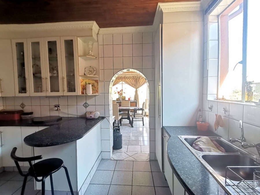 6 Bedroom Property for Sale in Kensington Gauteng