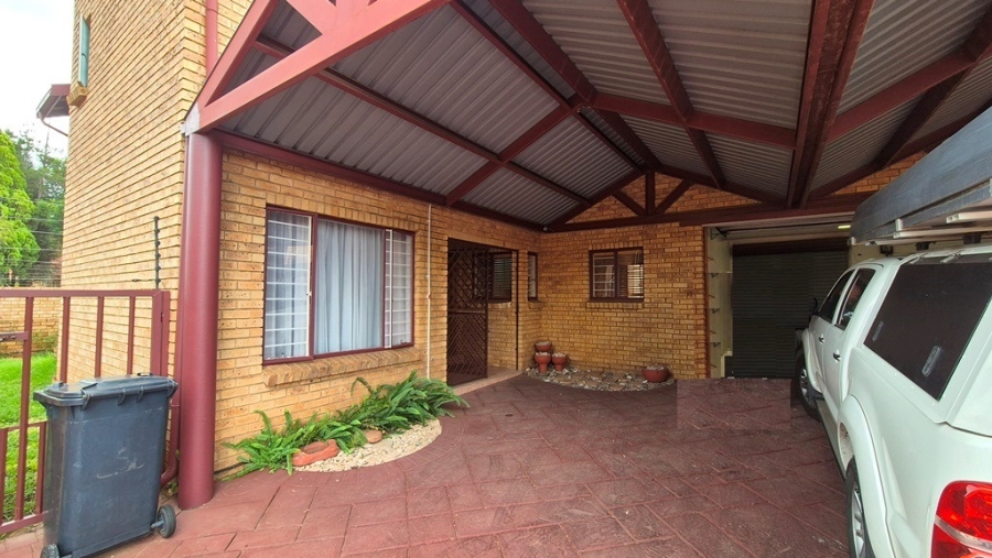 4 Bedroom Property for Sale in Eldoraigne Gauteng