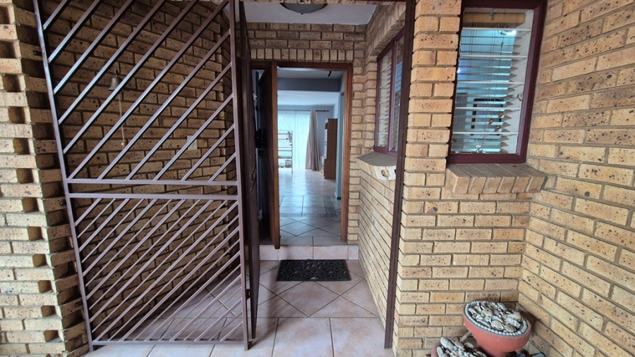 4 Bedroom Property for Sale in Eldoraigne Gauteng