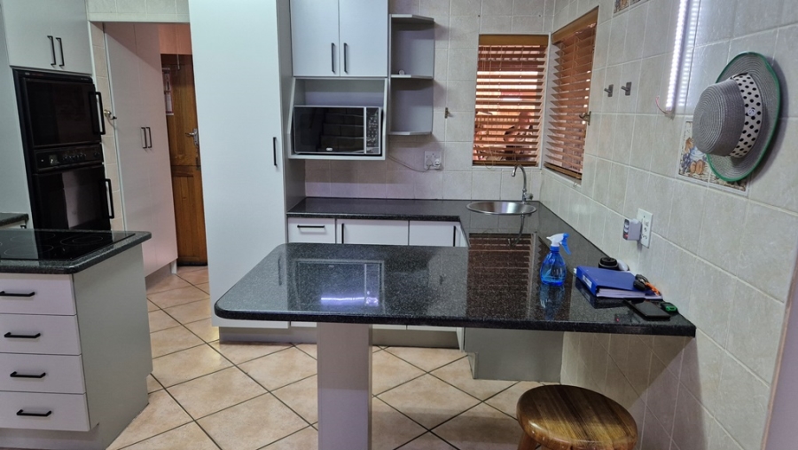 4 Bedroom Property for Sale in Eldoraigne Gauteng