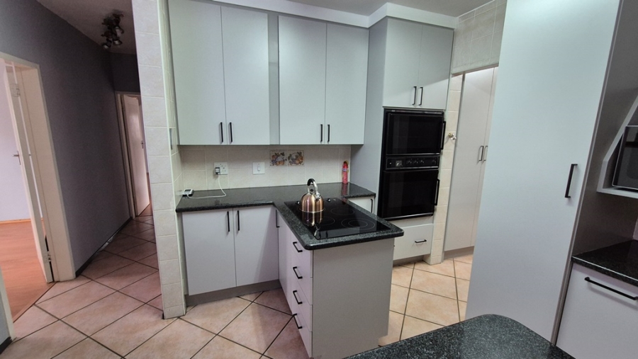 4 Bedroom Property for Sale in Eldoraigne Gauteng