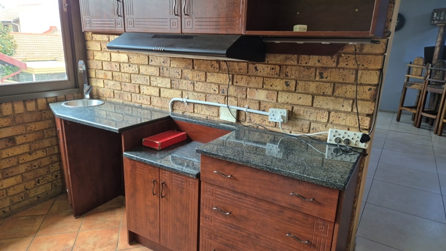 4 Bedroom Property for Sale in Eldoraigne Gauteng