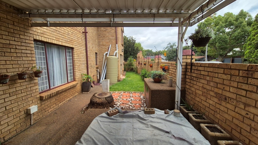 4 Bedroom Property for Sale in Eldoraigne Gauteng