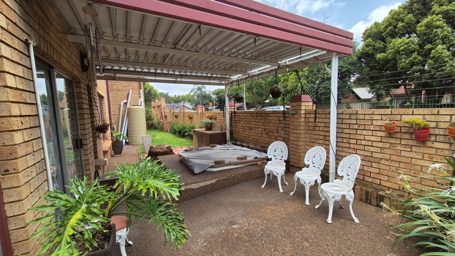 4 Bedroom Property for Sale in Eldoraigne Gauteng