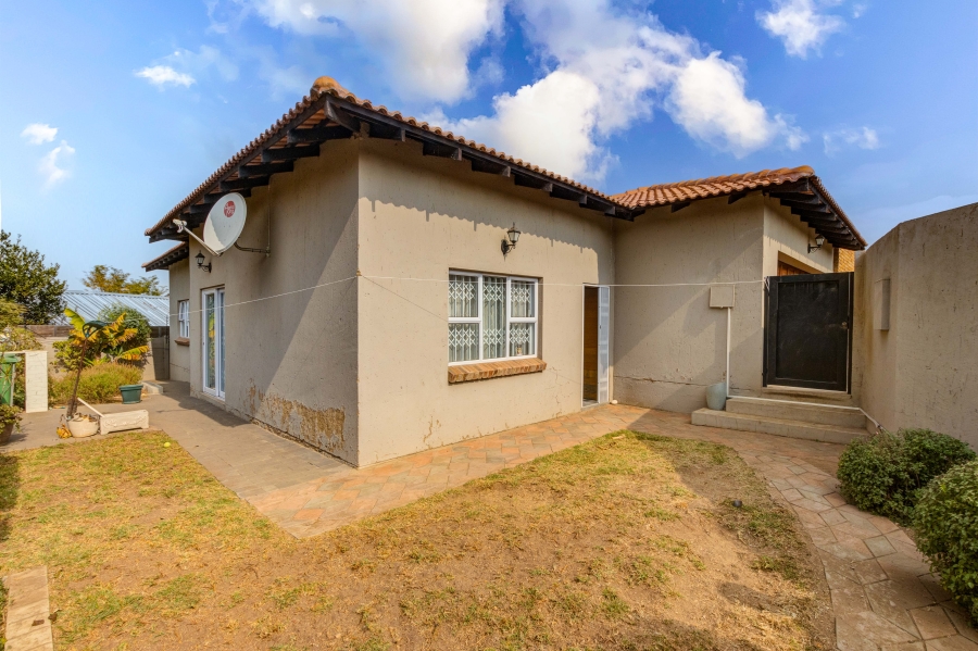 3 Bedroom Property for Sale in Vorna Valley Gauteng