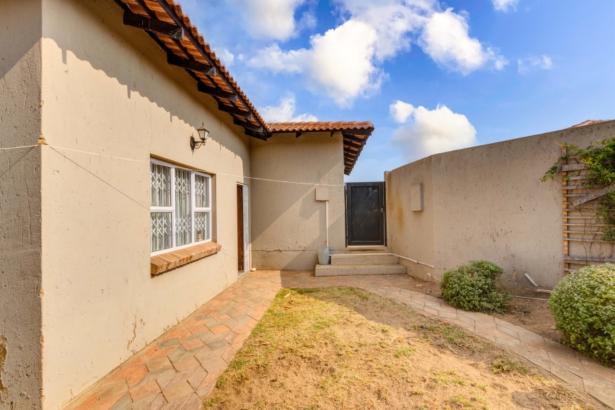 3 Bedroom Property for Sale in Vorna Valley Gauteng