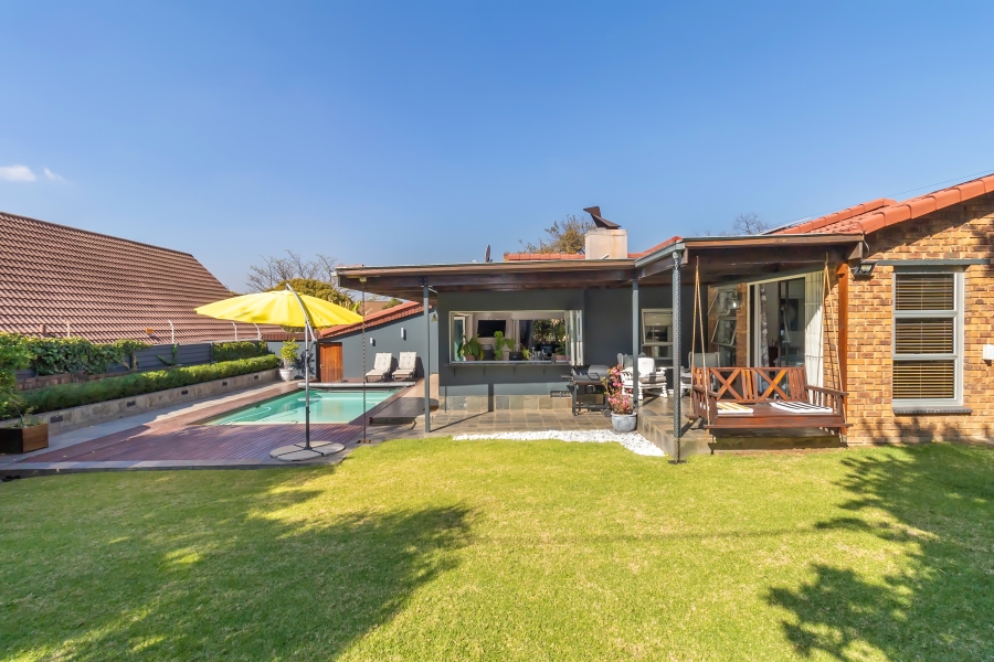 4 Bedroom Property for Sale in Hurlingham Manor Gauteng