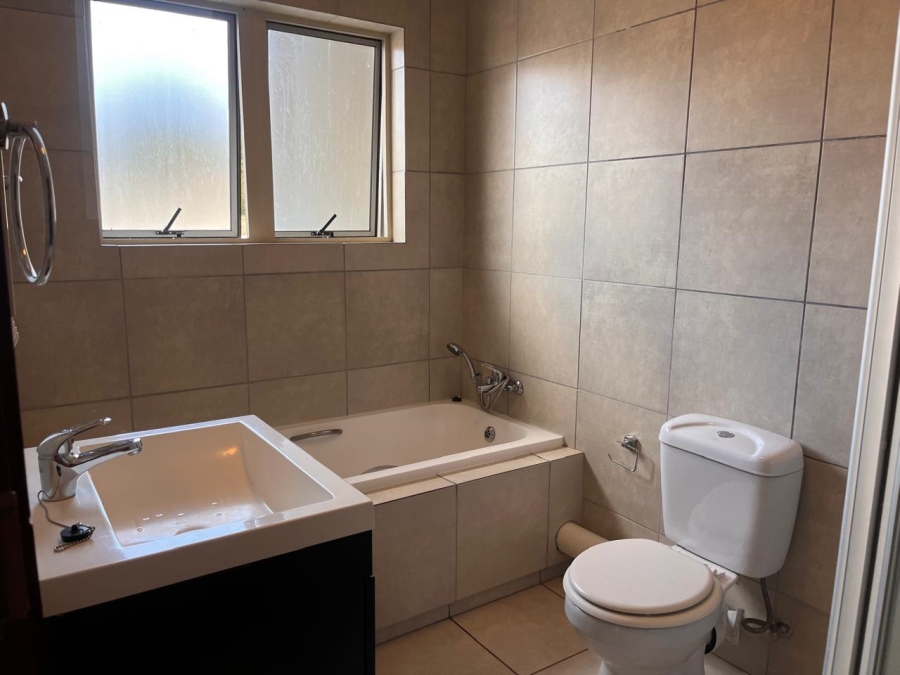 To Let 3 Bedroom Property for Rent in Noordwyk Gauteng